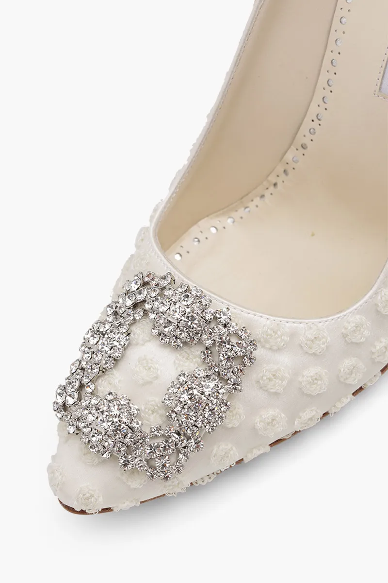 MANOLO BLAHNIK Hangisi Embroidered Pumps 10.5cm in White Satin with White Crystal 4