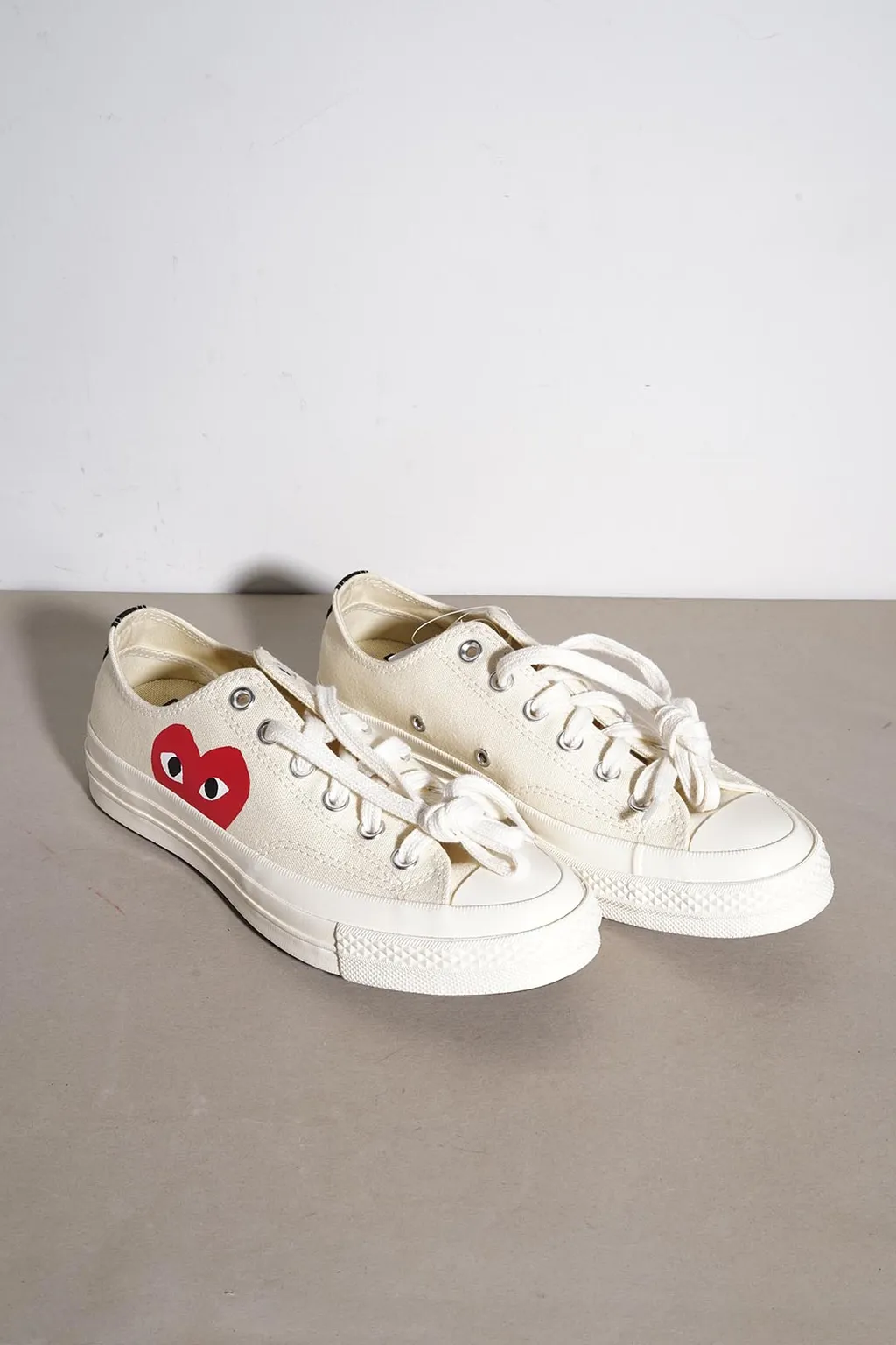 CONVERSE X PLAY CDG Women Chuck 70 Sneaker in Milk/White/High Risk Red 0