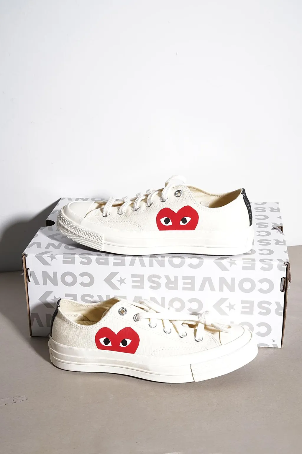 CONVERSE X PLAY CDG Women Chuck 70 Sneaker in Milk/White/High Risk Red 2