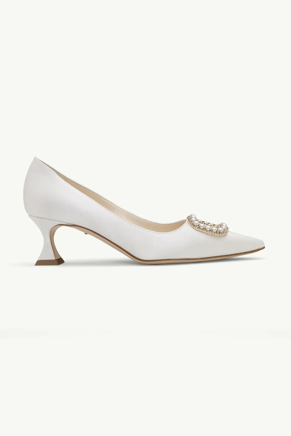 MANOLO BLAHNIK Fabeta Pumps 5cm in Cream Satin with Crystal & Pearls 0