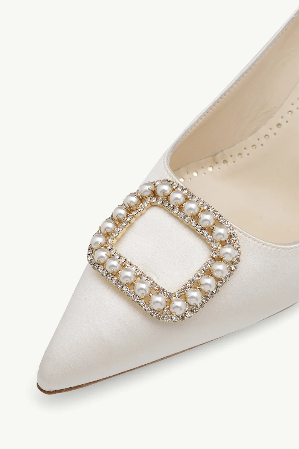 MANOLO BLAHNIK Fabeta Pumps 5cm in Cream Satin with Crystal & Pearls 4