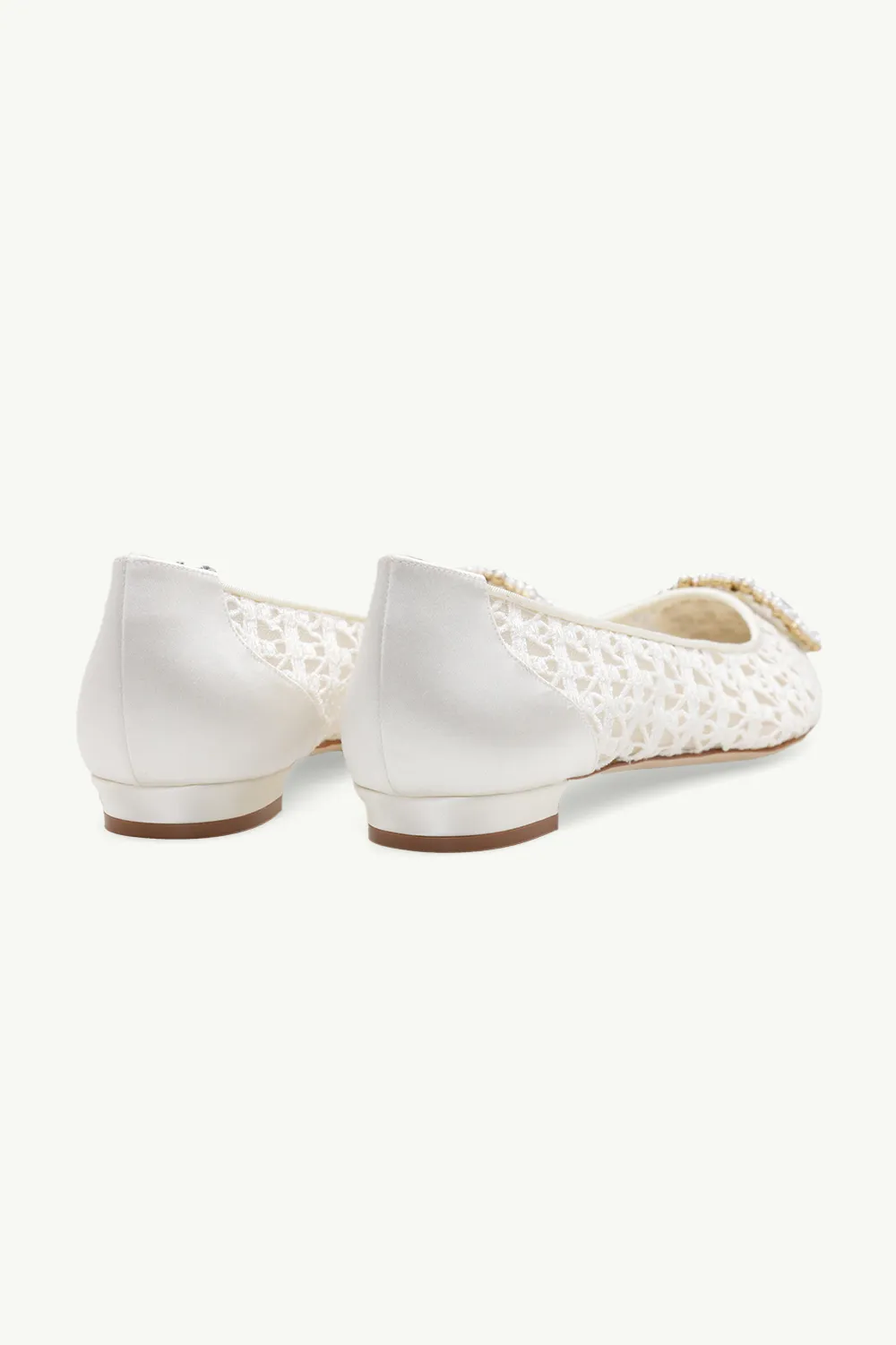 MANOLO BLAHNIK Hangisi Lace Flat in Ivory with White Pearls GHW 2