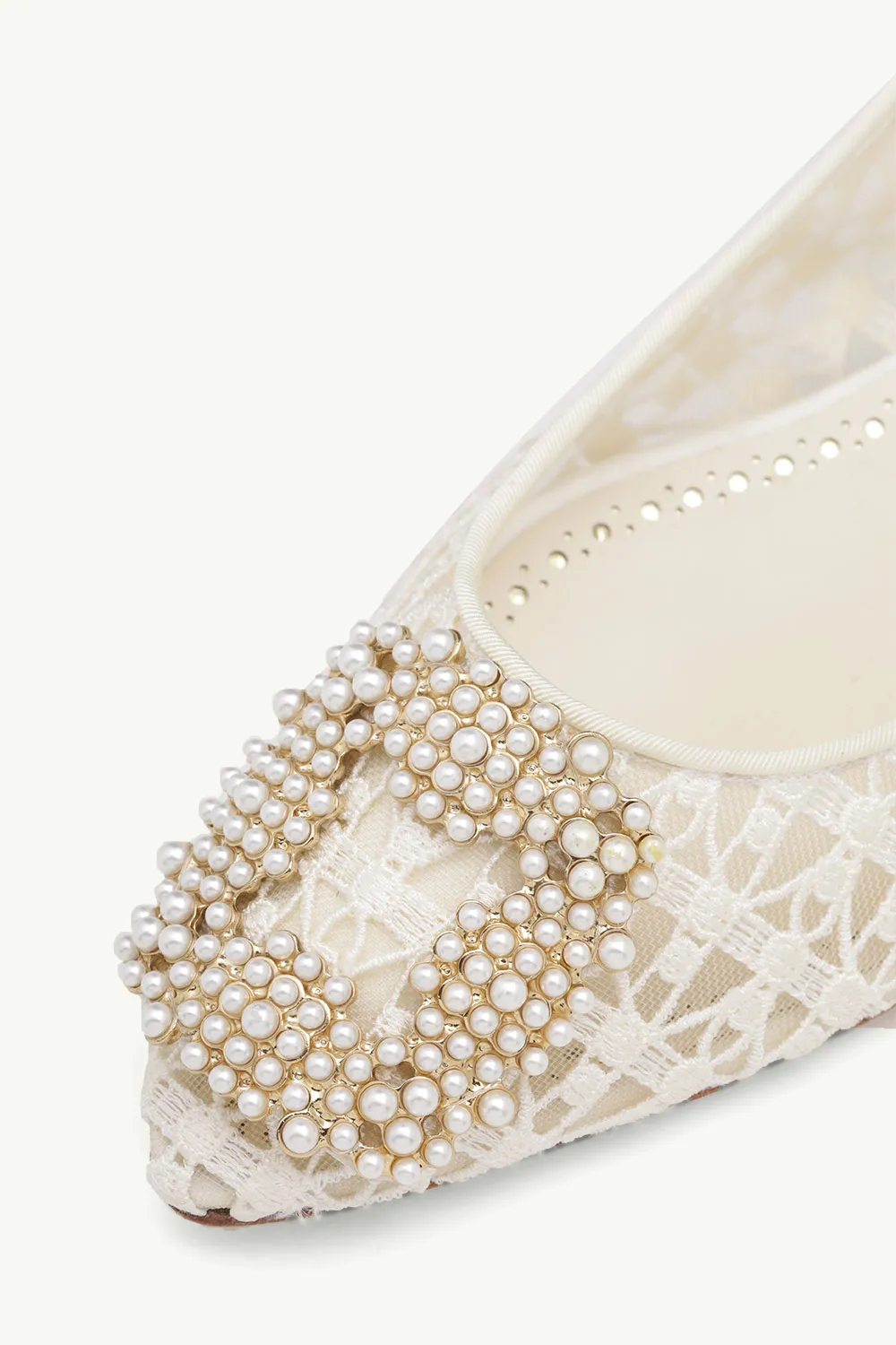 MANOLO BLAHNIK Hangisi Lace Flat in Ivory with White Pearls GHW 4