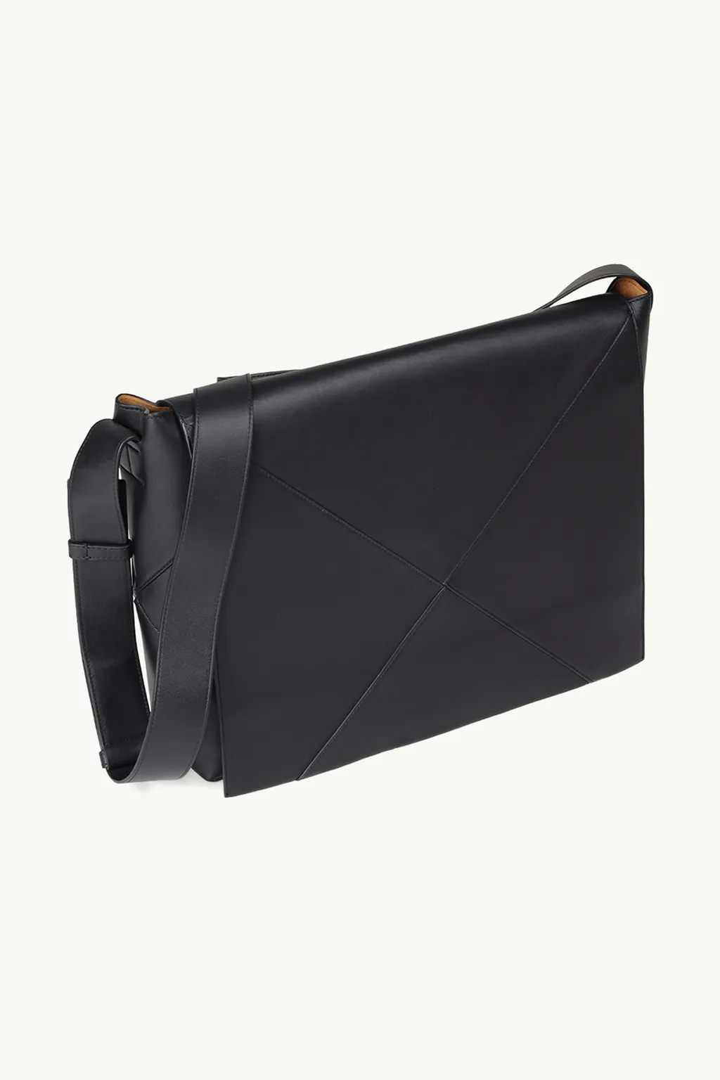 BOTTEGA VENETA Maxi Weave Messenger Bag in Black 2