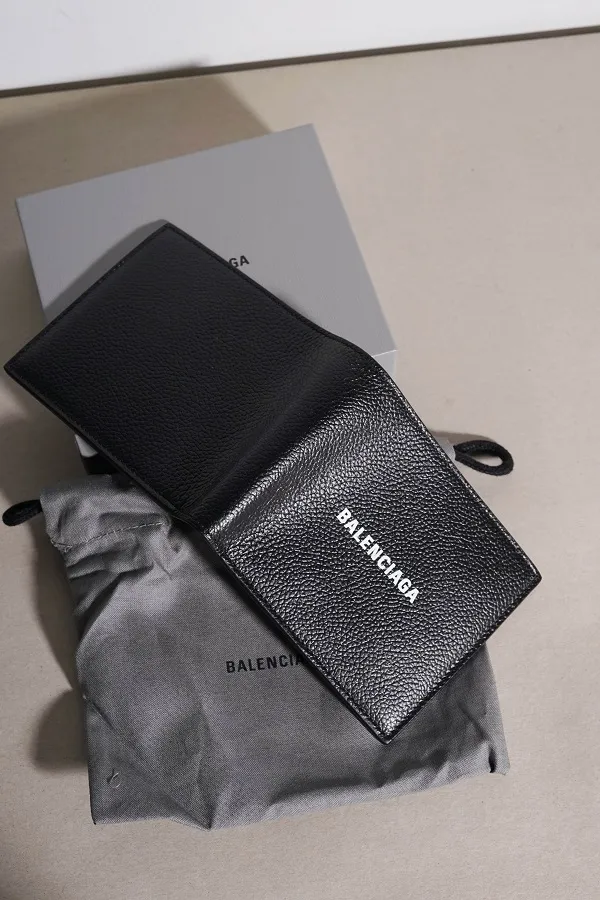 BALENCIAGA Logo Bi-fold Wallet in Black Grained 2