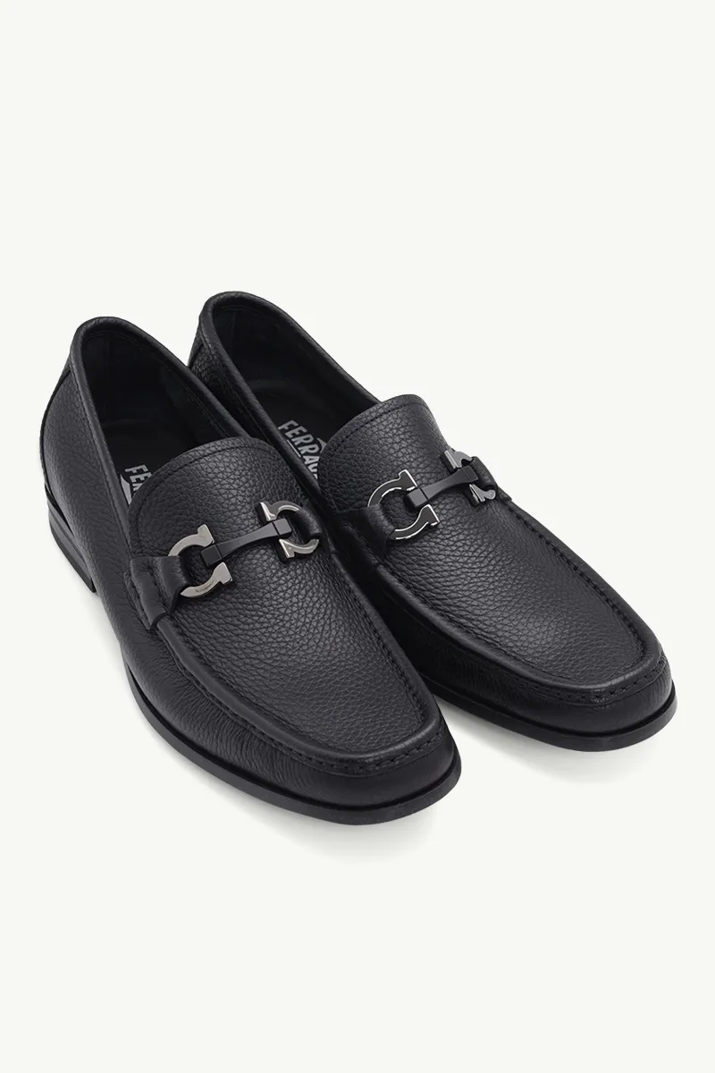 SALVATORE FERRAGAMO Men Gancini Bit Moccasin in Black 1