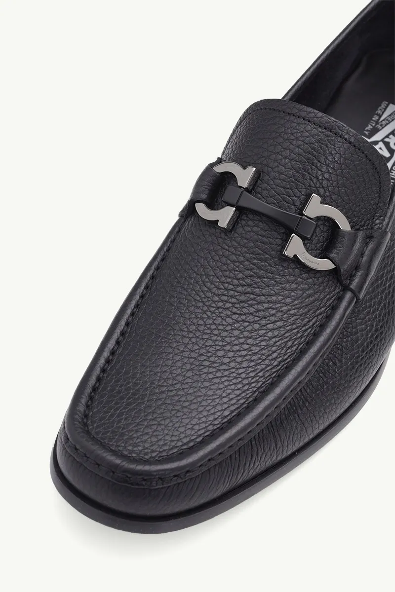 SALVATORE FERRAGAMO Men Gancini Bit Moccasin in Black 4