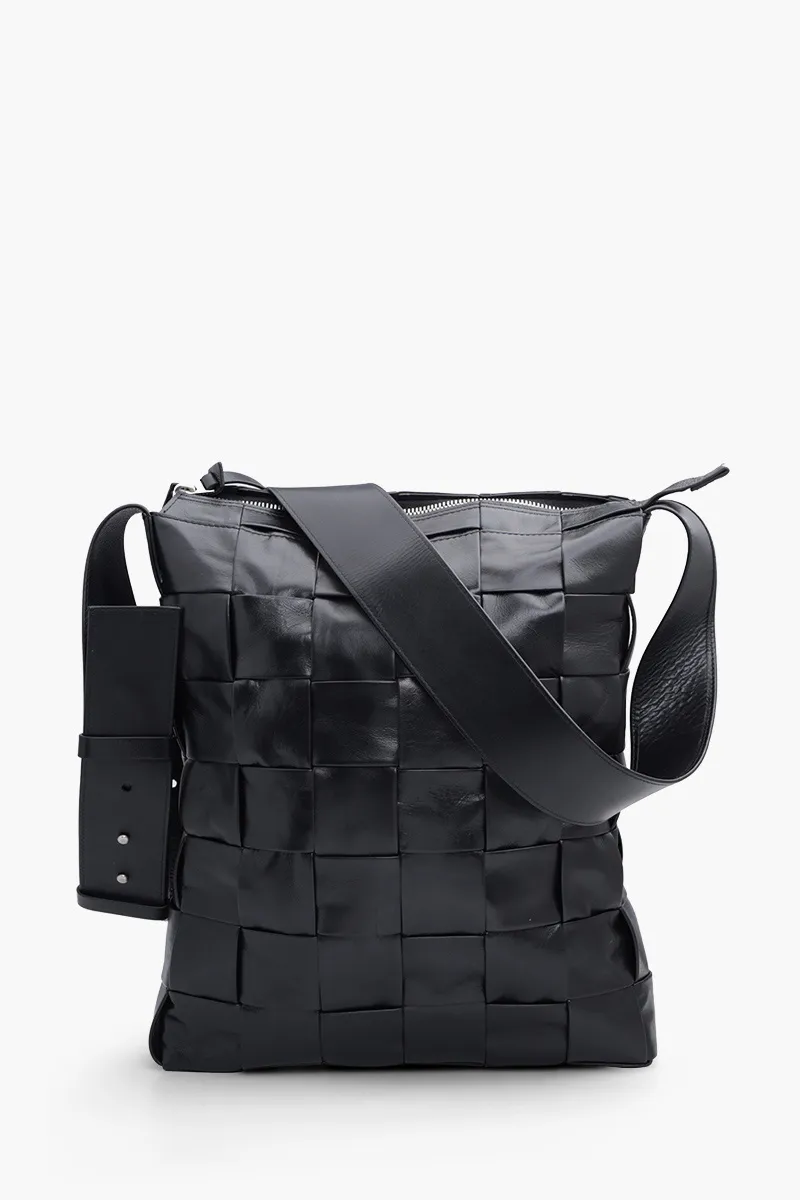 BOTTEGA VENETA Men Intreccio Cassette Crossbody Bag in Black SHW 0