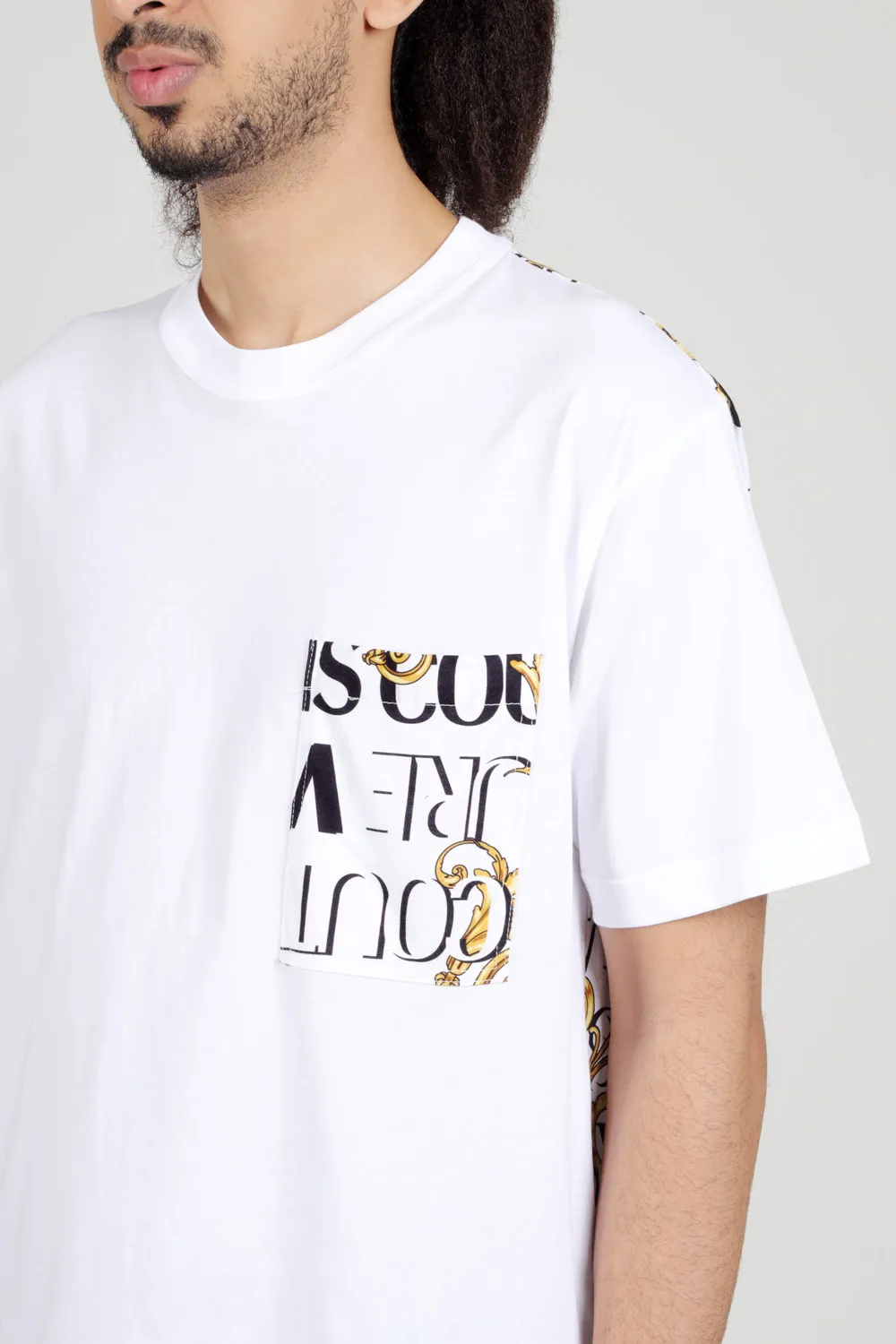 VERSACE JEANS COUTURE Men T-Shirt in White/Gold with Logo Couture on Pocket and on the Back 4