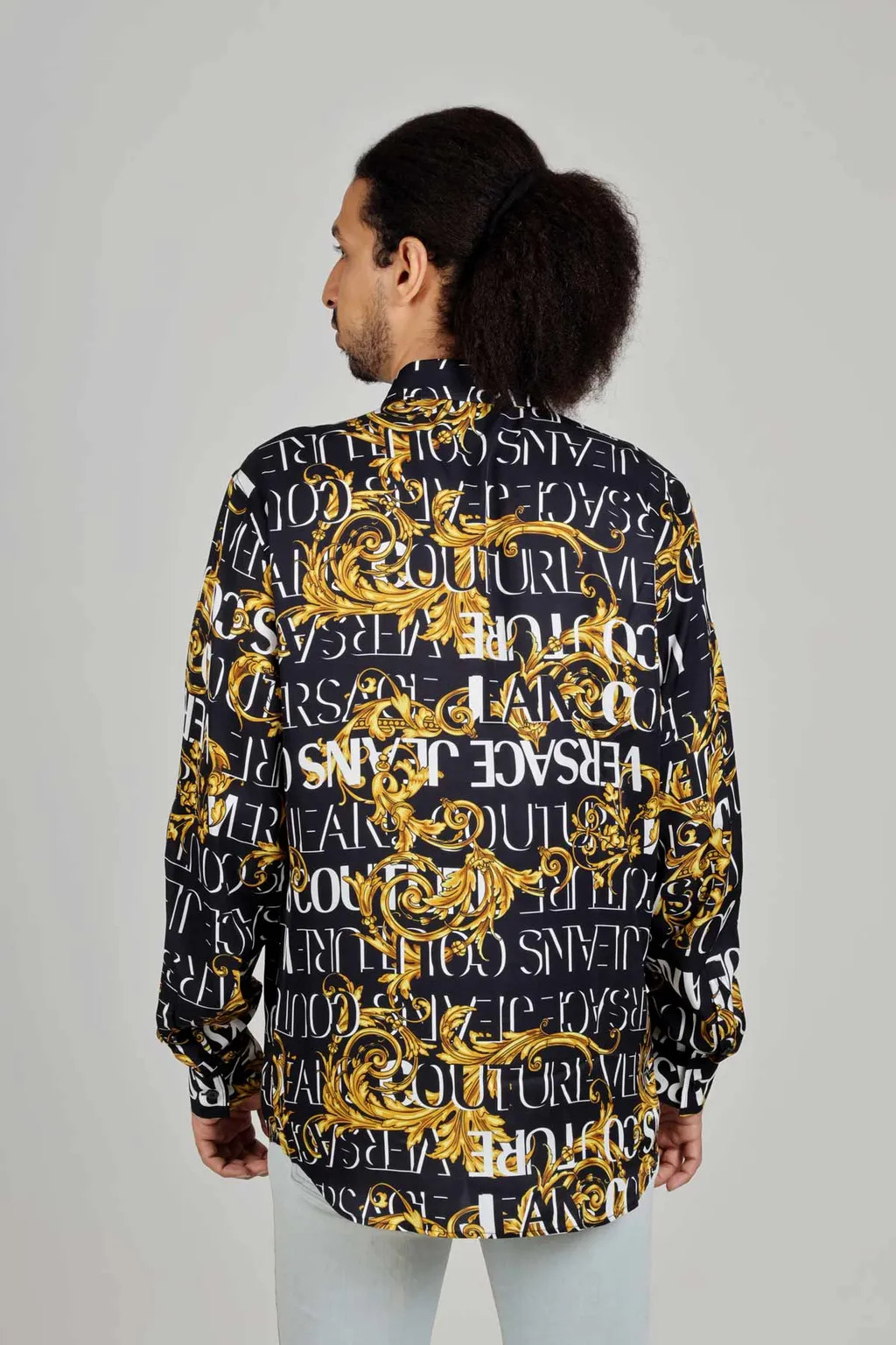 VERSACE JEANS COUTURE Men All Over Couture Print Long Sleeves Shirt in Black/Gold Viscose 2