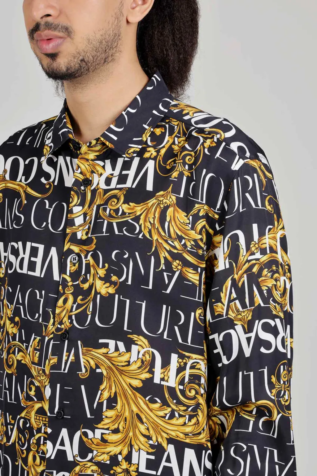 VERSACE JEANS COUTURE Men All Over Couture Print Long Sleeves Shirt in Black/Gold Viscose 4
