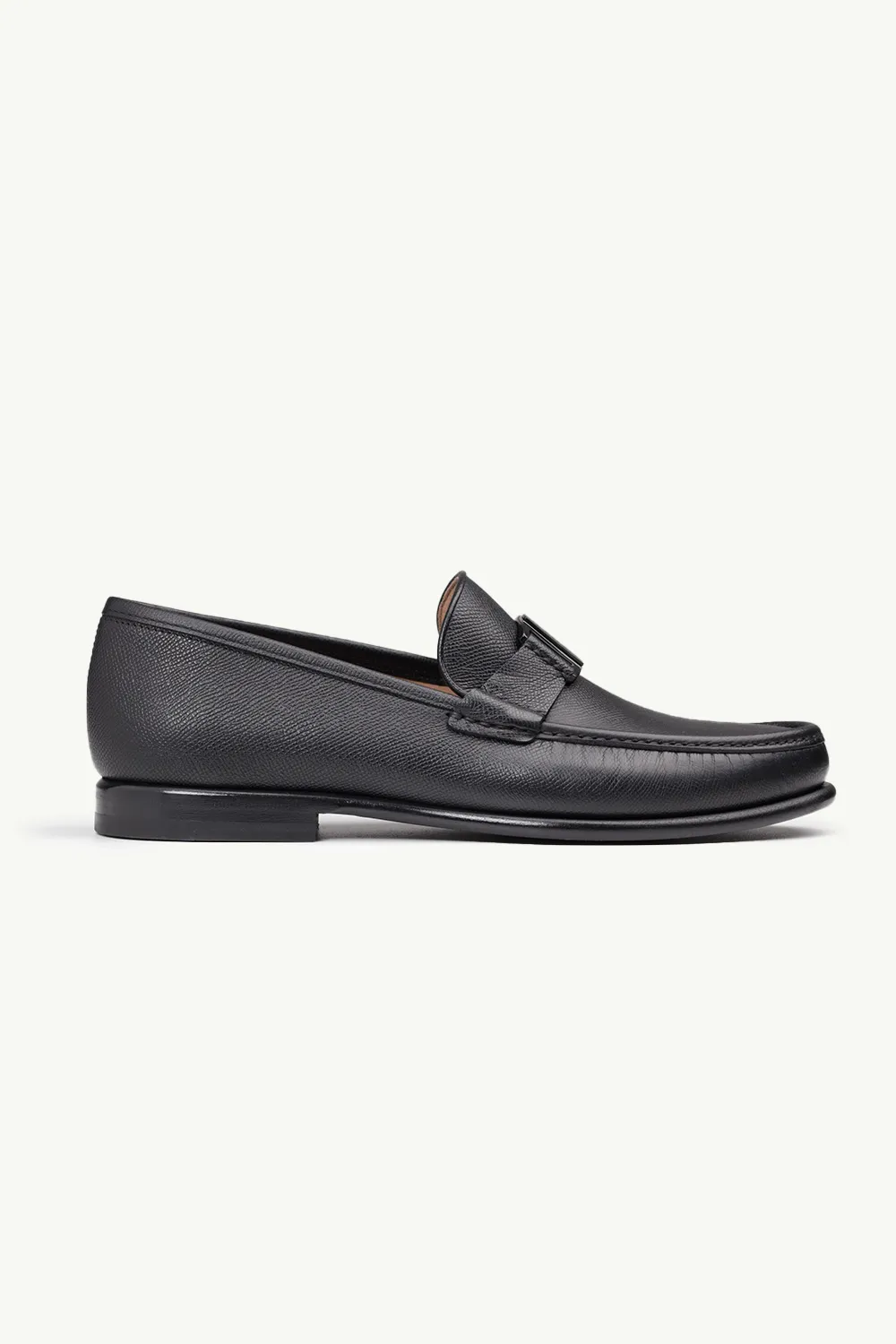 SALVATORE FERRAGAMO Men Noel Moccasins Loafers in Black Hammered Leather with Vara Ornament 0