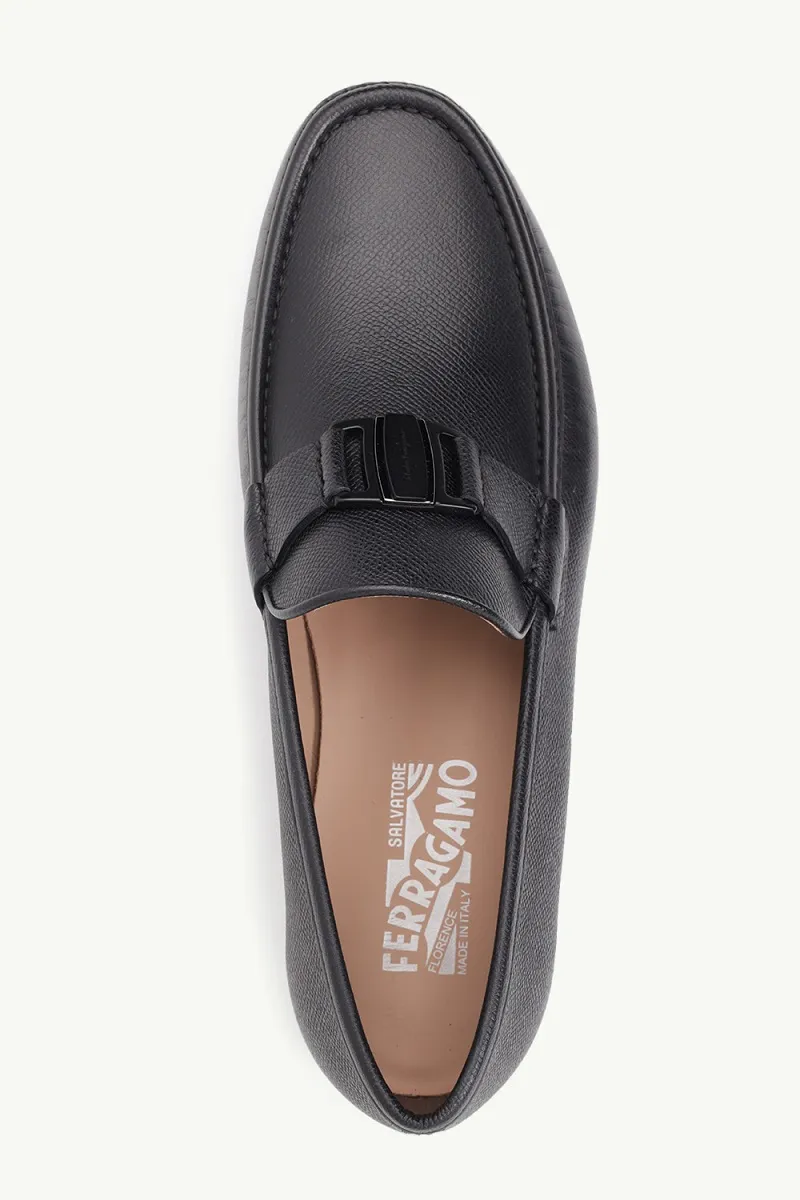 SALVATORE FERRAGAMO Men Noel Moccasins Loafers in Black Hammered Leather with Vara Ornament 3