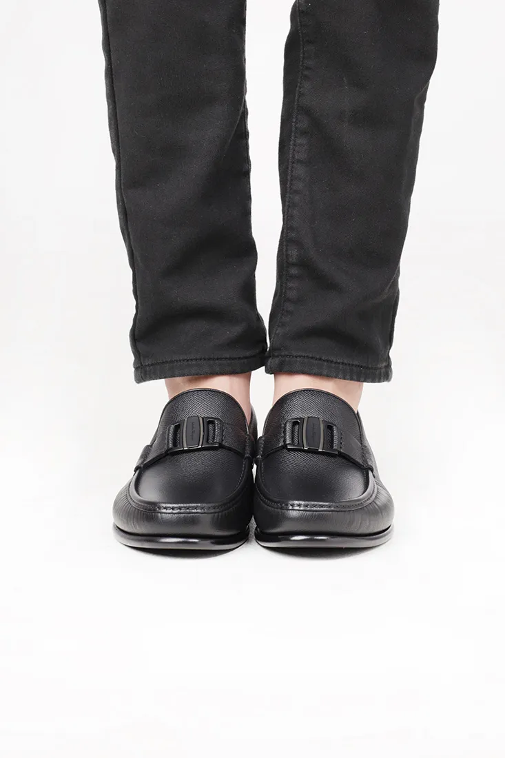 SALVATORE FERRAGAMO Men Noel Moccasins Loafers in Black Hammered Leather with Vara Ornament 4