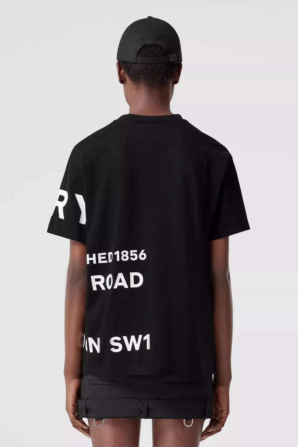 BURBERRY Women Horseferry Print Oversized T-Shirt in Black 2