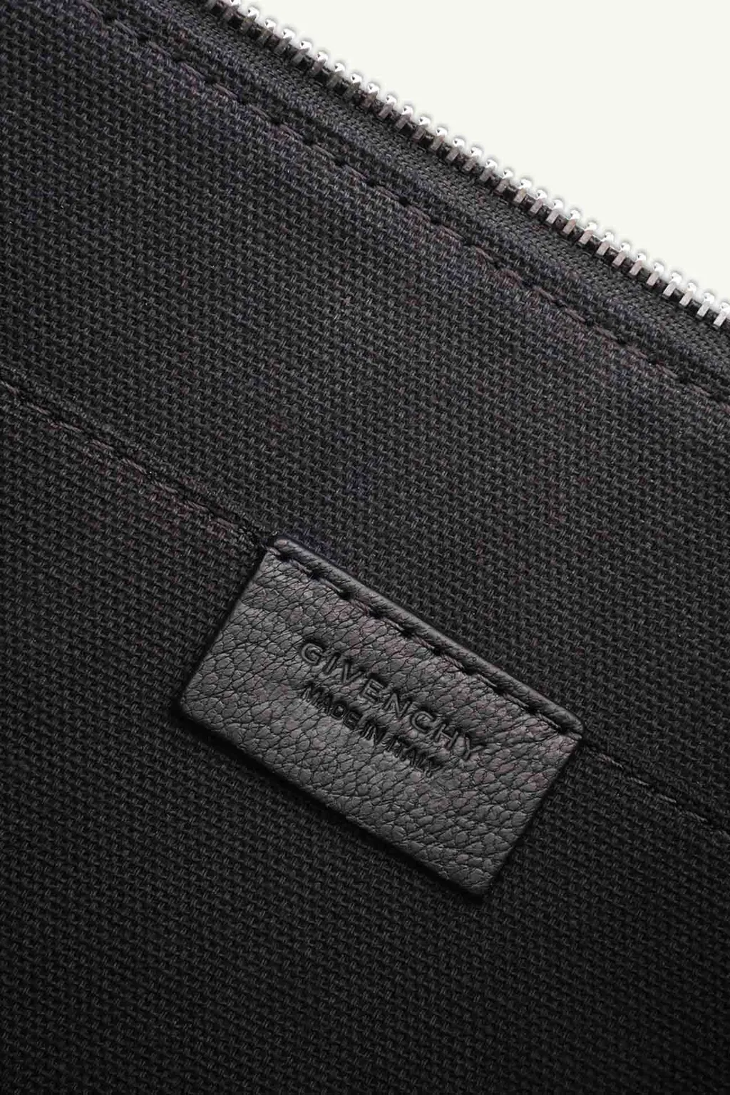 GIVENCHY Large Antigona Pochette in Black Grained Leather 3