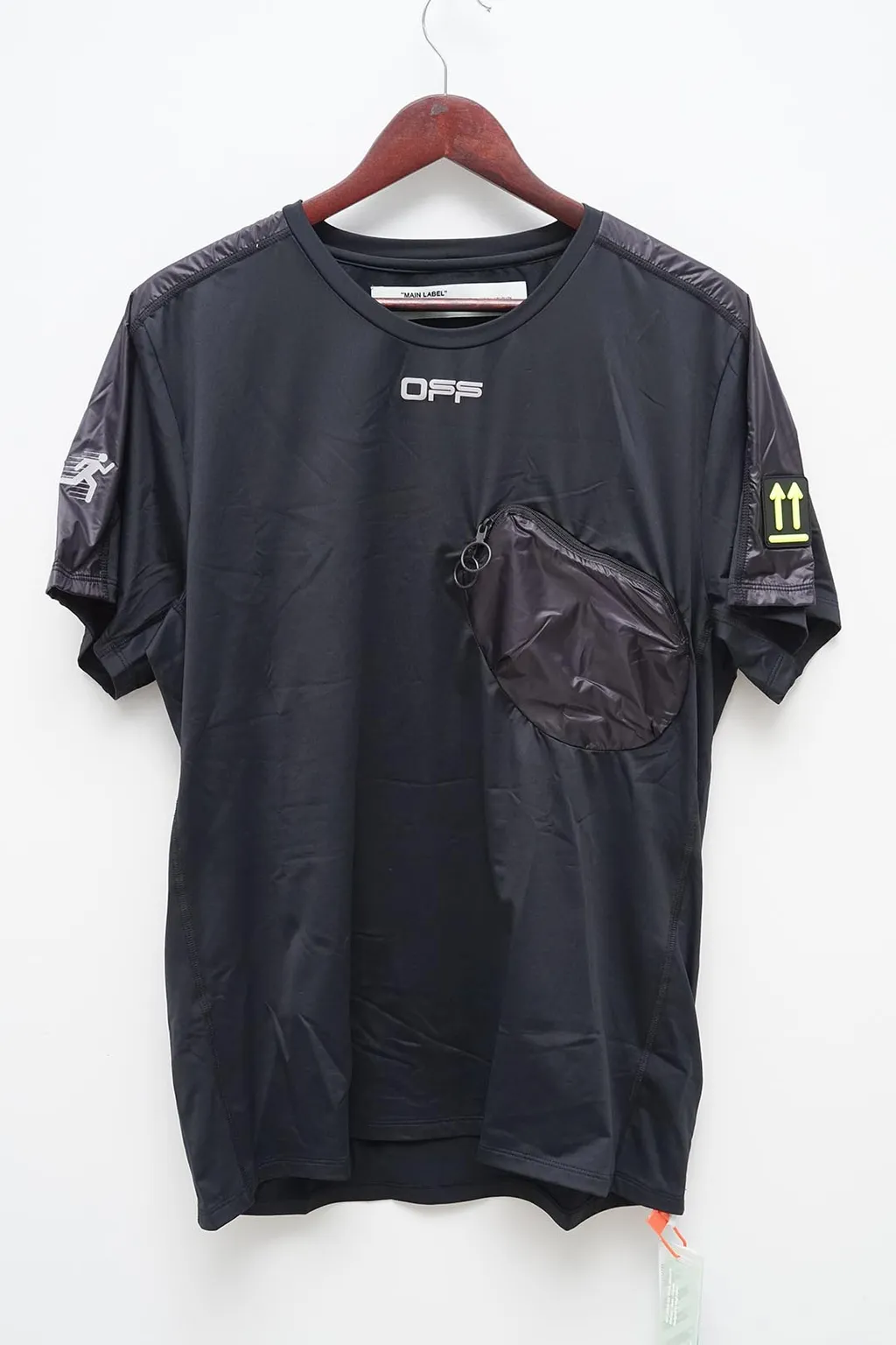 OFF WHITE Men Casual Arrows Printed T-Shirt in Black with Pocket on Chest 0