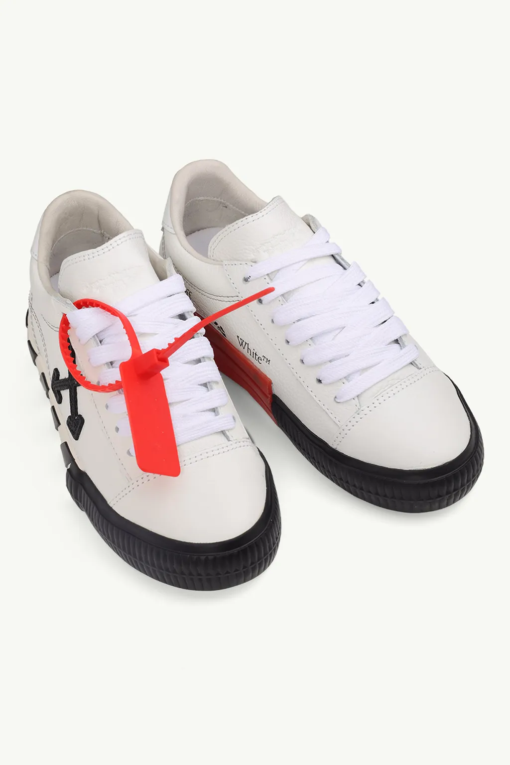 OFF WHITE Women Vulcanized Low Top Sneakers in White/Black Leather with Logos 1