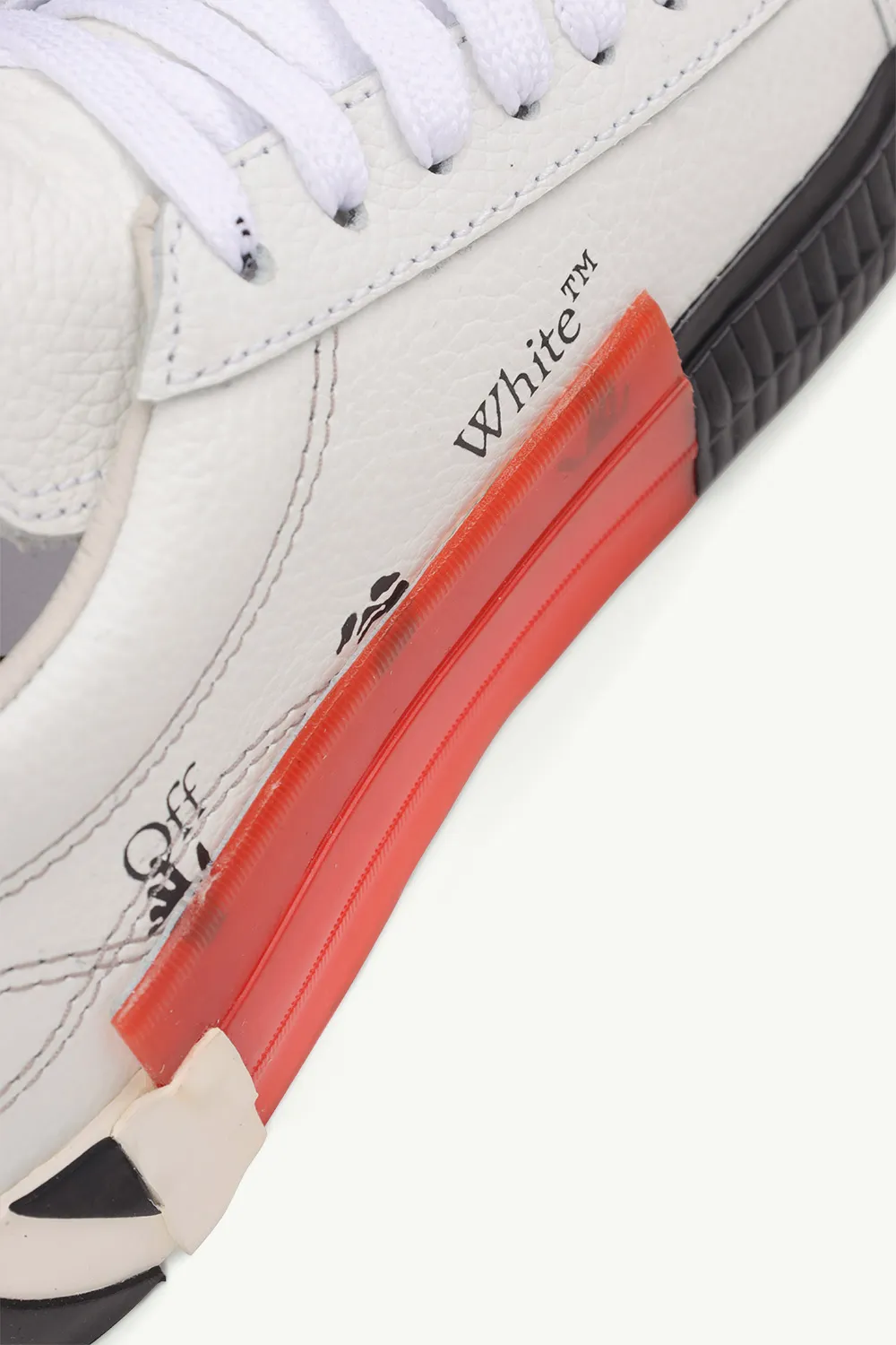 OFF WHITE Women Vulcanized Low Top Sneakers in White/Black Leather with Logos 4