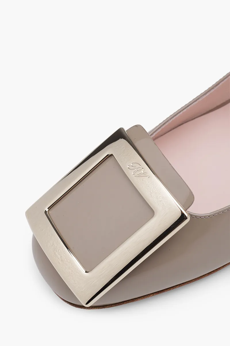 ROGER VIVIER Tres Vivier Metal Buckle Pumps 45mm in Beige Patent 4
