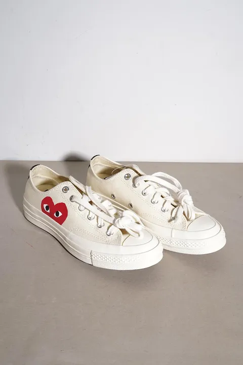 CONVERSE X PLAY CDG Women Chuck 70 Sneaker in Milk/White/High Risk Red