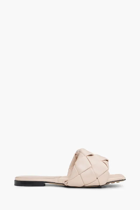 BOTTEGA VENETA BV Lido Woven Flat Sandals in Bandage