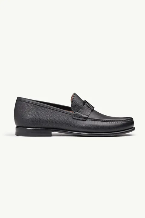 SALVATORE FERRAGAMO Men Noel Moccasins Loafers in Black Hammered Leather with Vara Ornament